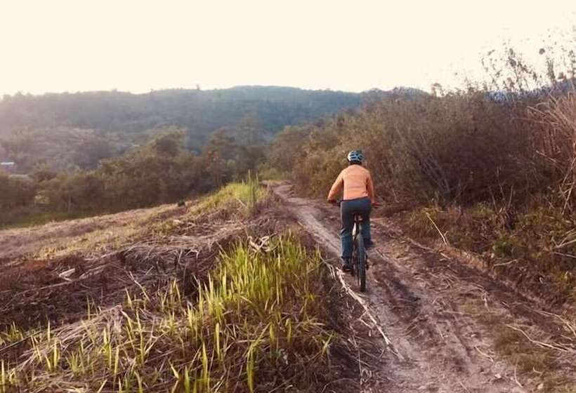 هتل Mr Charles River View Lodge