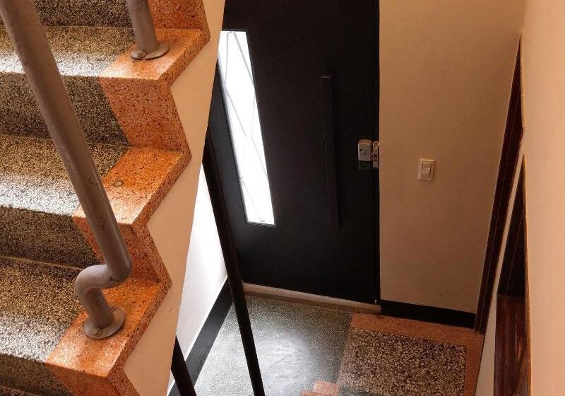 پانسیون Oyaji Guesthouse