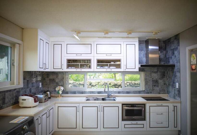 膳宿费 Private Family Homestay   Farm Square