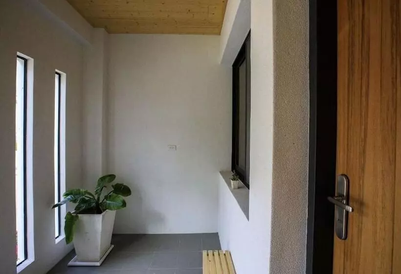 پانسیون The Wus