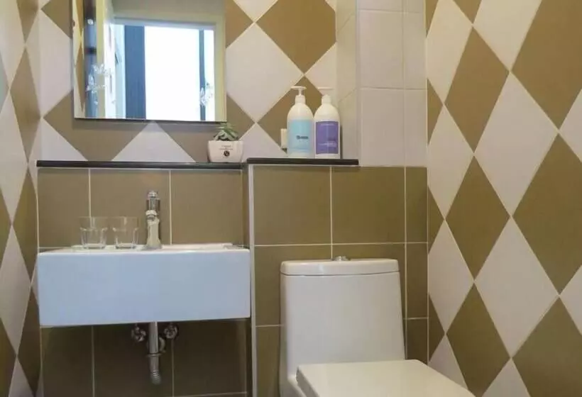 پانسیون The Wus