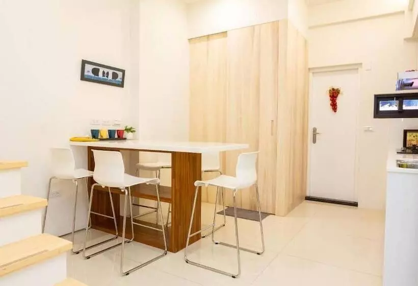 پانسیون The Wus