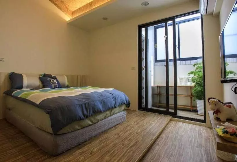 پانسیون The Wus