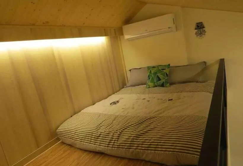 پانسیون The Wus