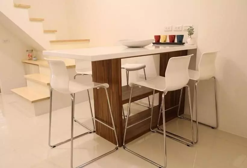 پانسیون The Wus