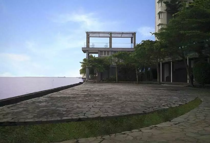 The Malibu Suites Balikpapan By Sissae Living
