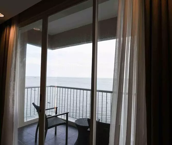 The Malibu Suites Balikpapan By Sissae Living