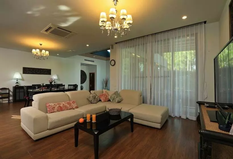 Villa Nias