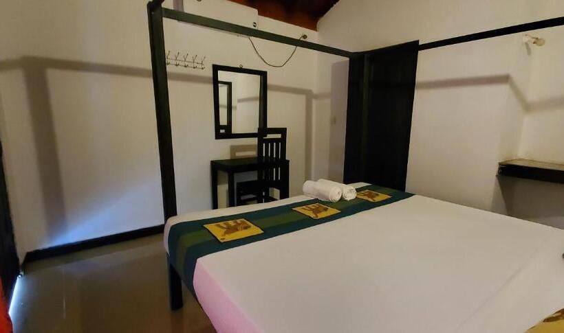 Отель Surf And Stay Arugam Bay