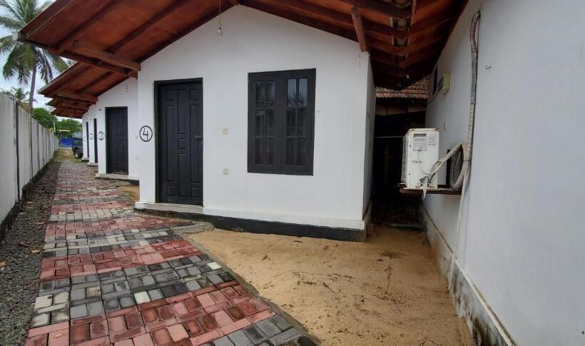 Отель Surf And Stay Arugam Bay