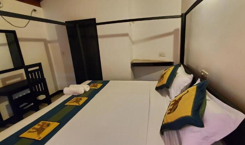 Отель Surf And Stay Arugam Bay