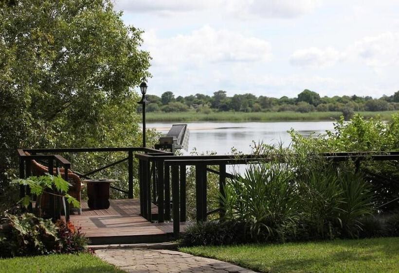 هتل Caprivi River Lodge