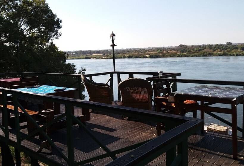 هتل Caprivi River Lodge