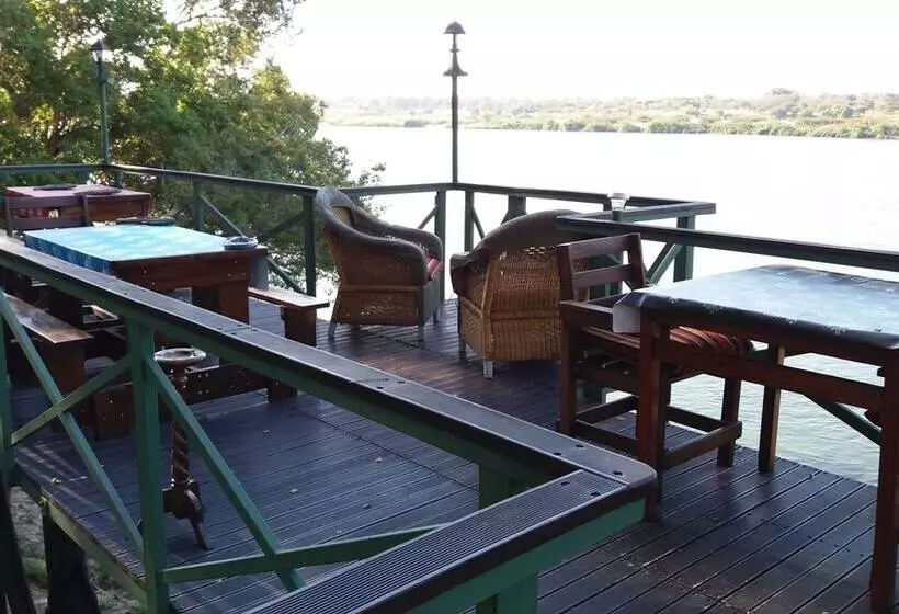 هتل Caprivi River Lodge