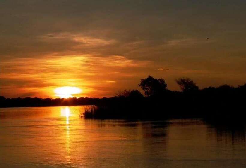 هتل Caprivi River Lodge