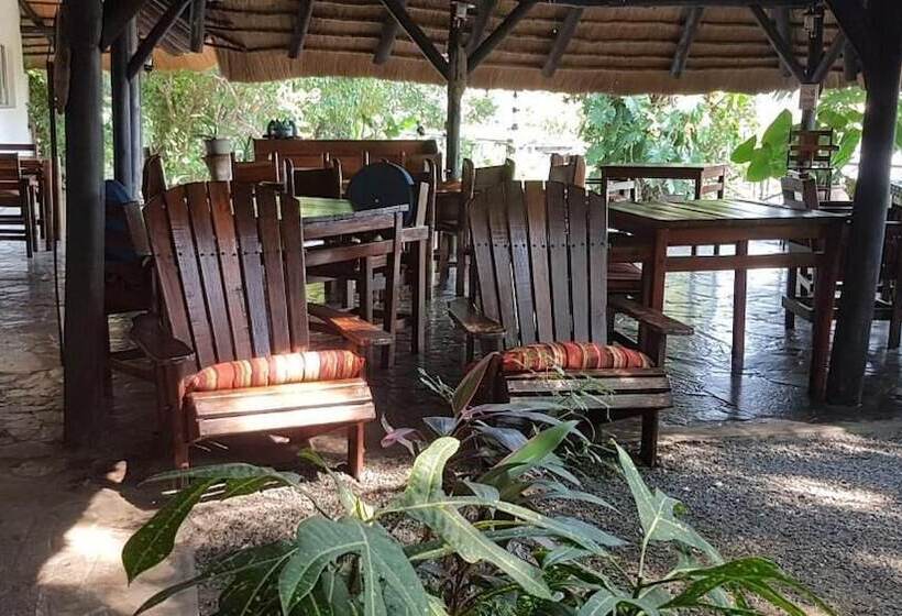 هتل Caprivi River Lodge