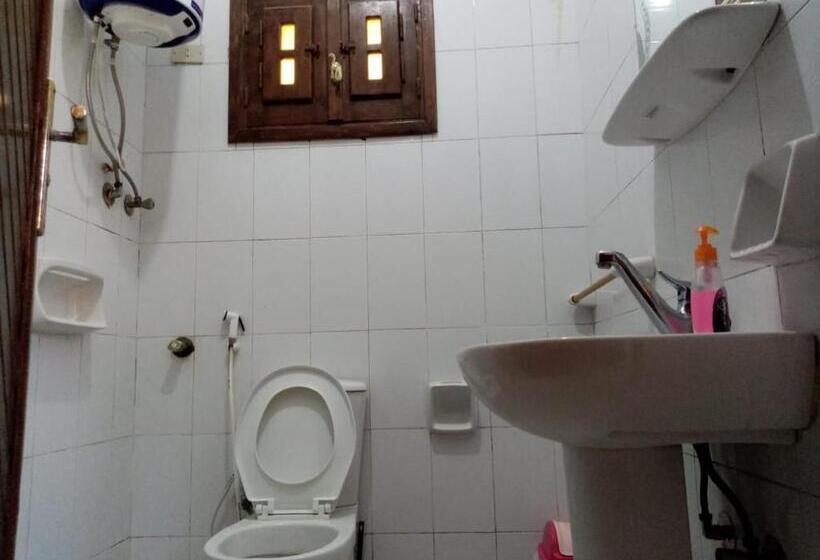 هتل Oasis Fighting Kangaroo