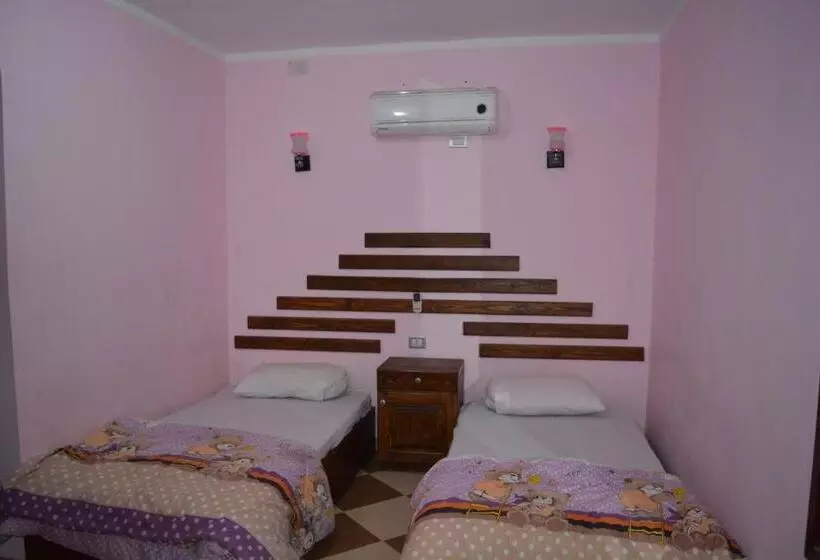 Hotelli Oasis Fighting Kangaroo