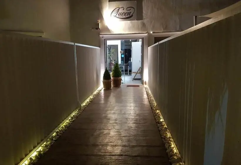 ペンション Queen Boutique Suites