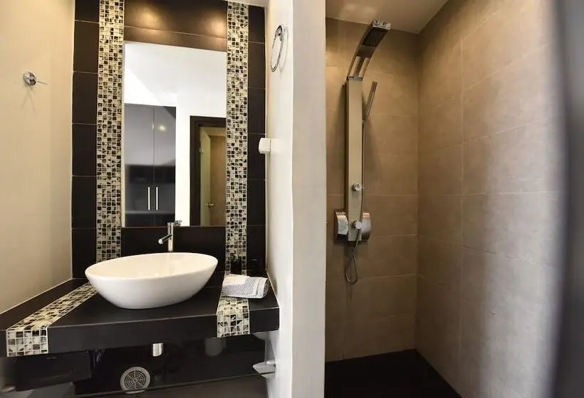 ペンション Queen Boutique Suites