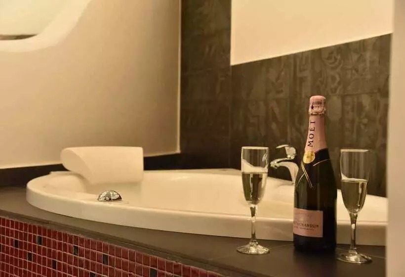 ペンション Queen Boutique Suites