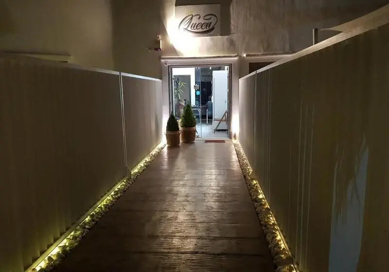 ペンション Queen Boutique Suites