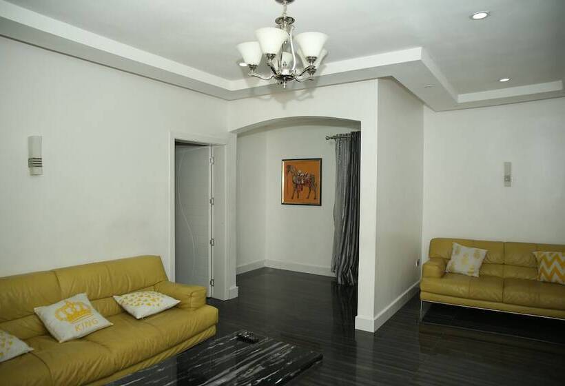 هتل Poshlux Executive