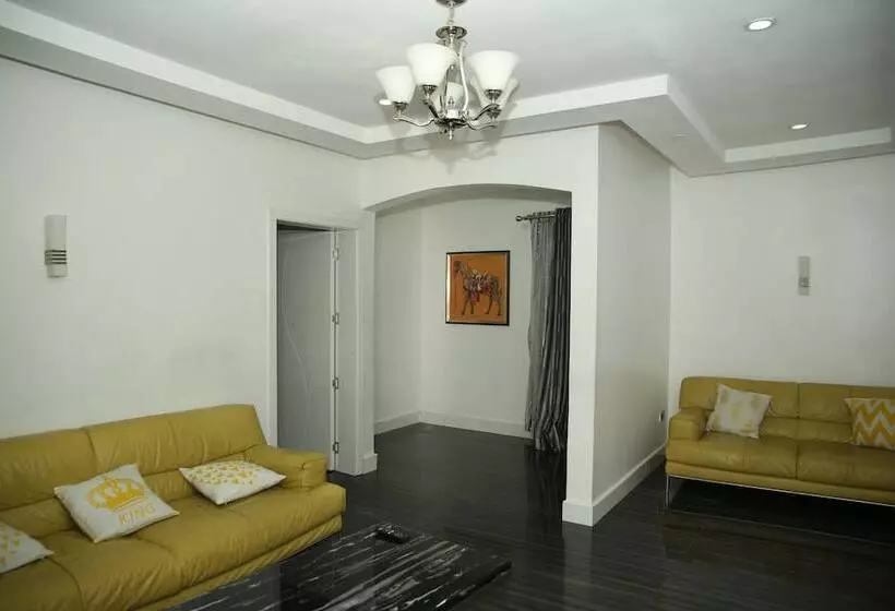 هتل Poshlux Executive