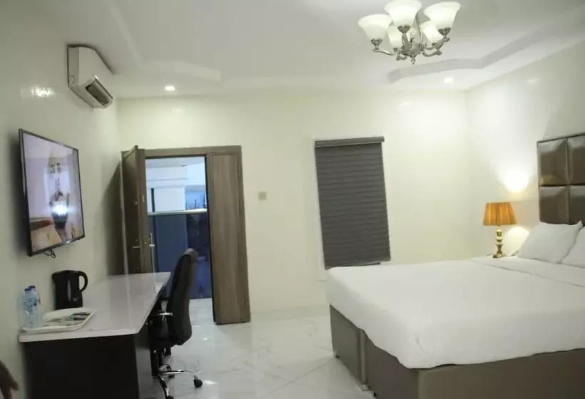 هتل Poshlux Executive