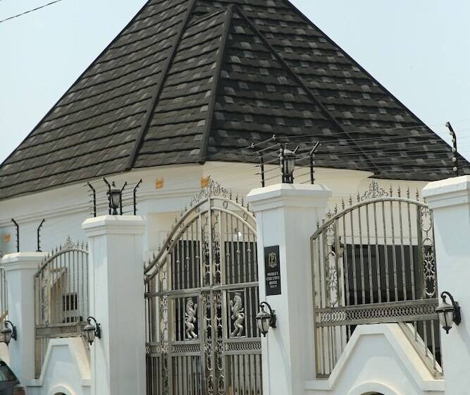 هتل Poshlux Executive