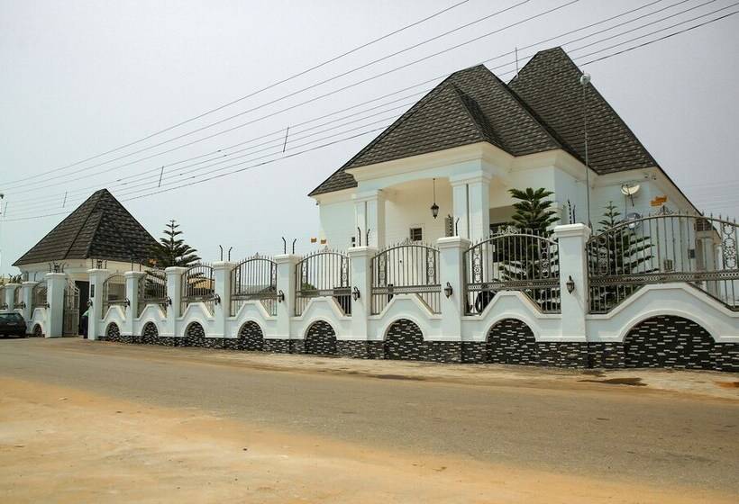 هتل Poshlux Executive