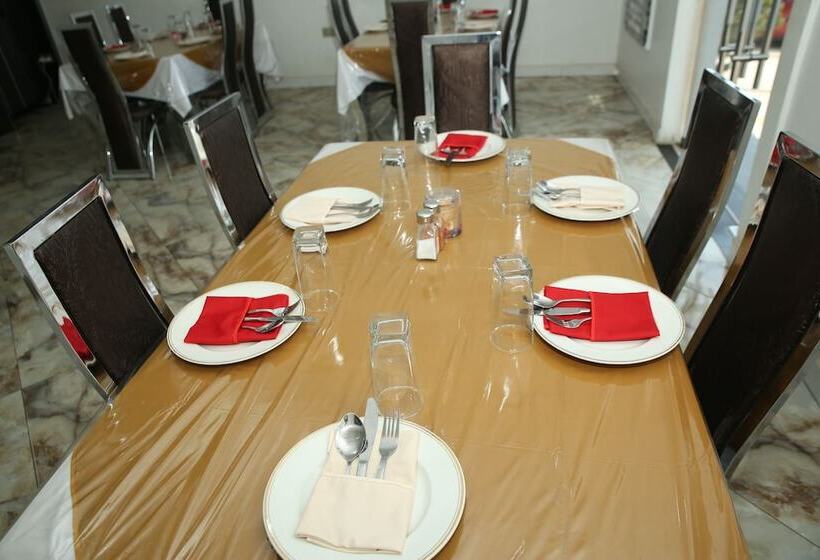 هتل Poshlux Executive