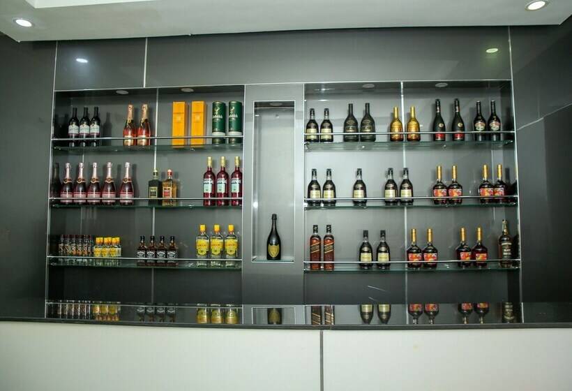 هتل Poshlux Executive