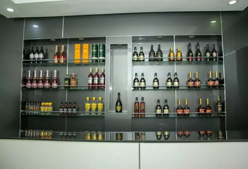 هتل Poshlux Executive