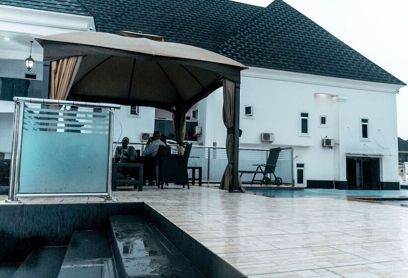 هتل Poshlux Executive