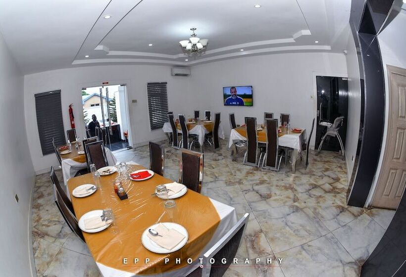 هتل Poshlux Executive