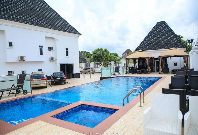 هتل Poshlux Executive