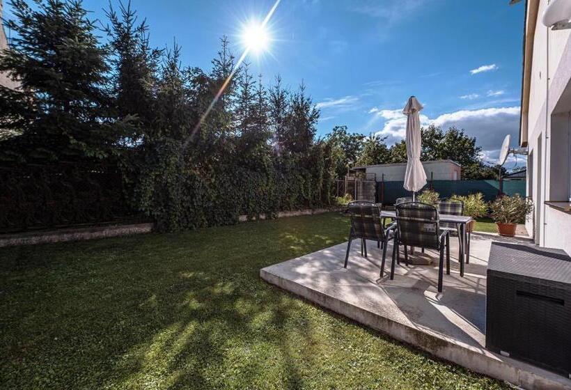 Xlsuite Apartment Deluxe