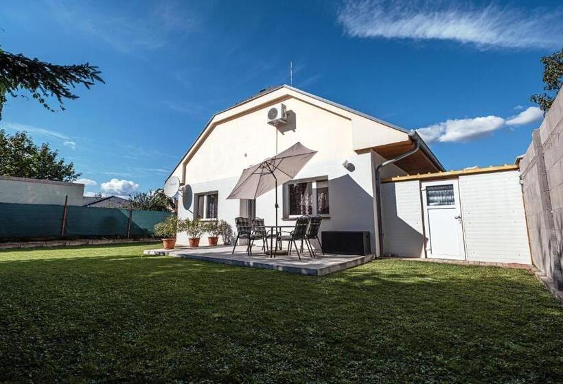 Xlsuite Apartment Deluxe