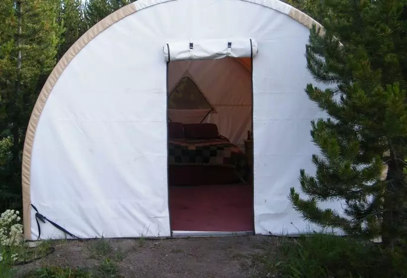 هتل Bedroll And Breakfast  Campground