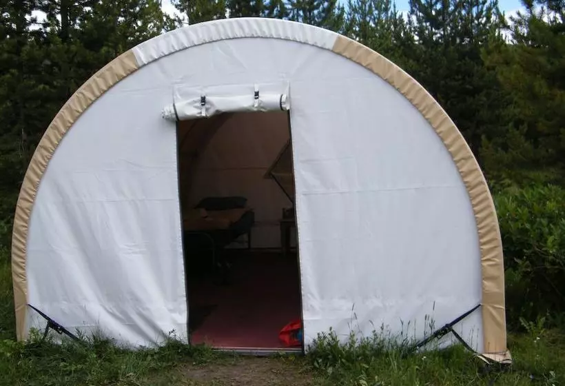 هتل Bedroll And Breakfast  Campground