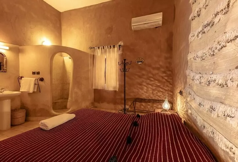هتل Kasbah Sahara Services