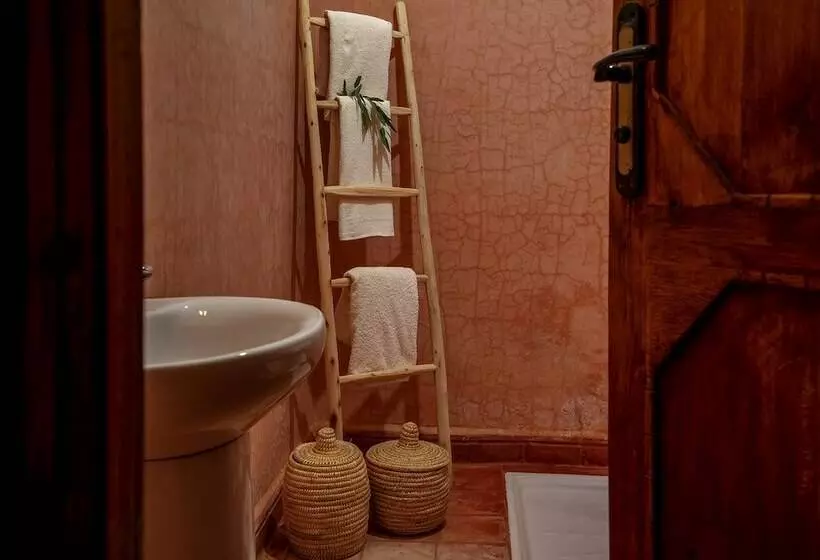 هتل Kasbah Sahara Services