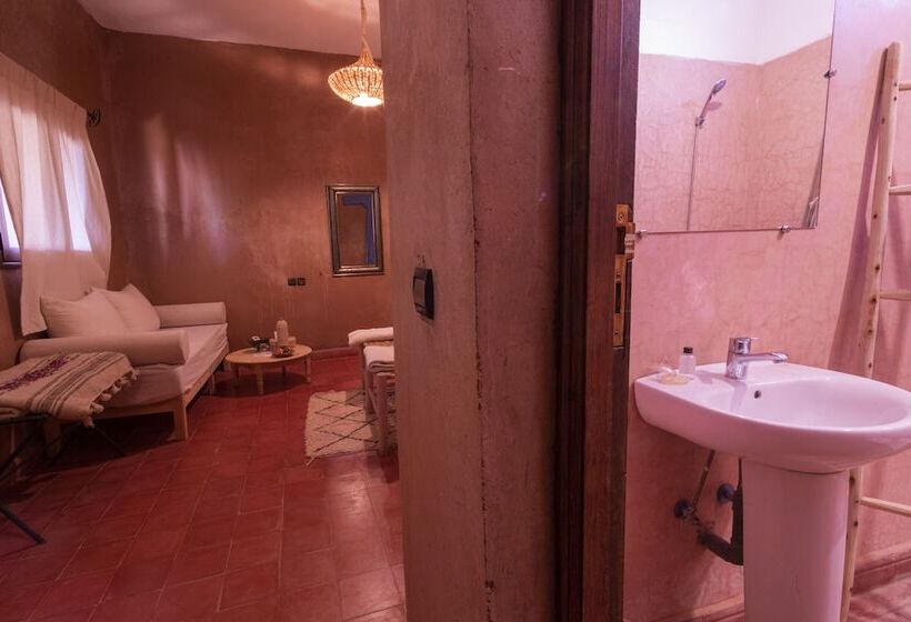 هتل Kasbah Sahara Services