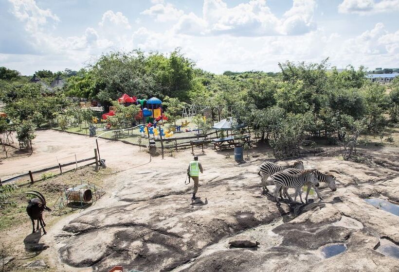 هتل Mokorro Game Ranch And Lodge