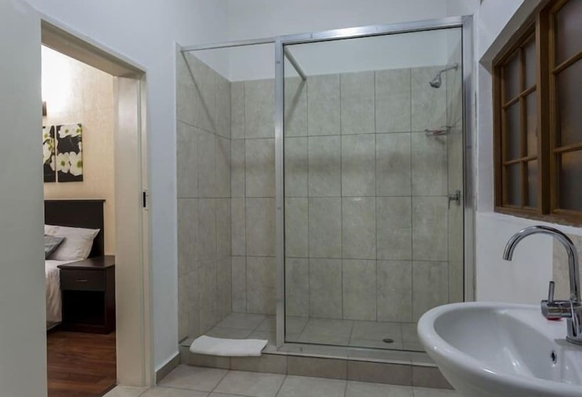 هتل Mokorro Game Ranch And Lodge