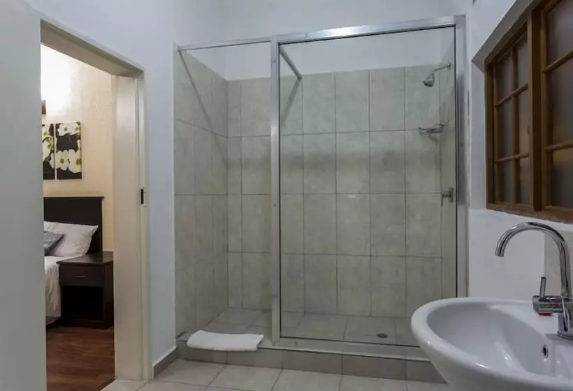 هتل Mokorro Game Ranch And Lodge