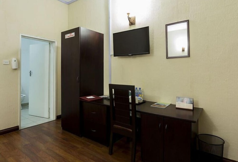 هتل Mokorro Game Ranch And Lodge