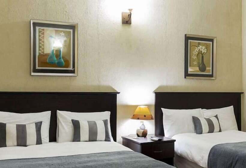 هتل Mokorro Game Ranch And Lodge