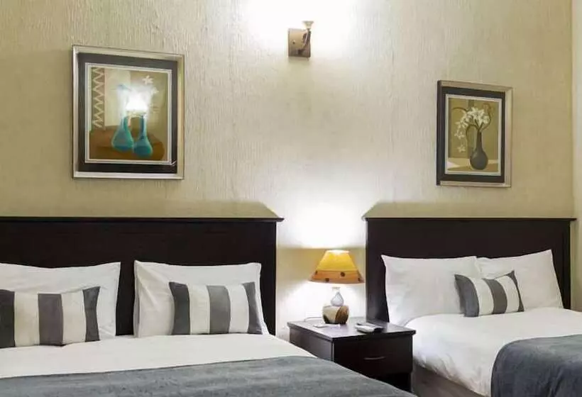 هتل Mokorro Game Ranch And Lodge